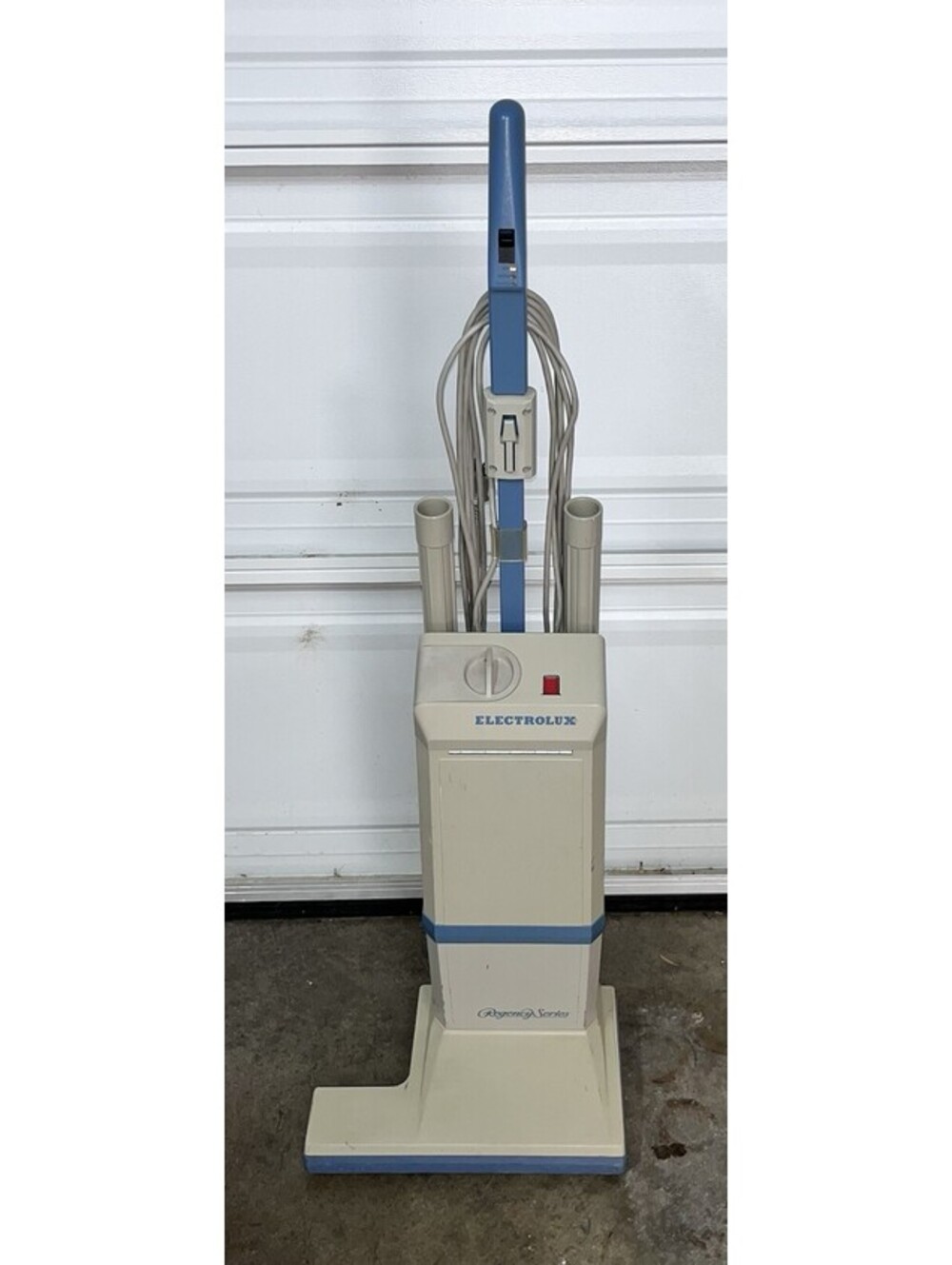 RARE Vintage Electrolux Regency Series 1572E Upright Vacuum Cleaner